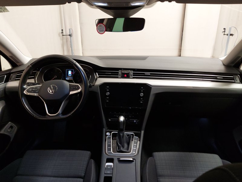 Volkswagen Passat Variant 2.0 TDI automatik Business • ACC • LED — 16