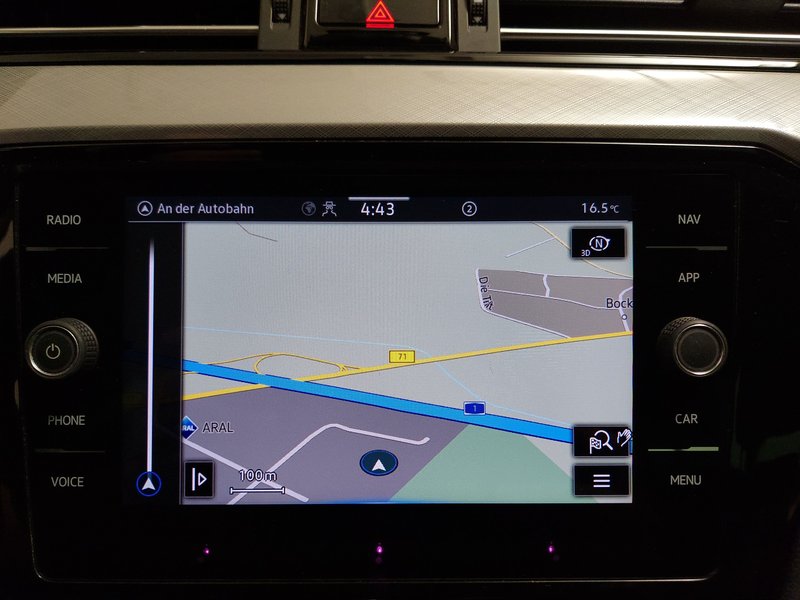Volkswagen Passat Variant 2.0 TDI automatik Business • ACC • LED — 18