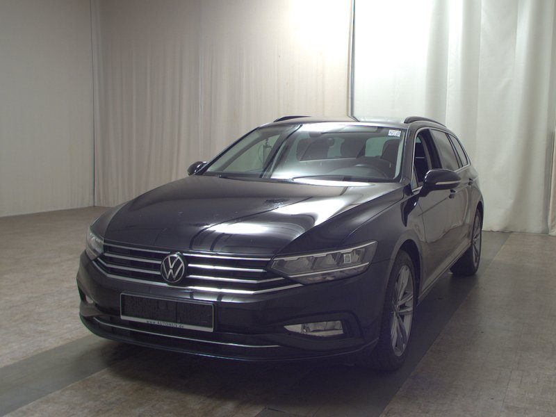 Volkswagen Passat Variant 2.0 TDI automatik Business • ACC • LED — 2