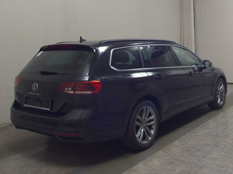 Volkswagen Passat Variant 2.0 TDI automatik Business • ACC • LED — 4