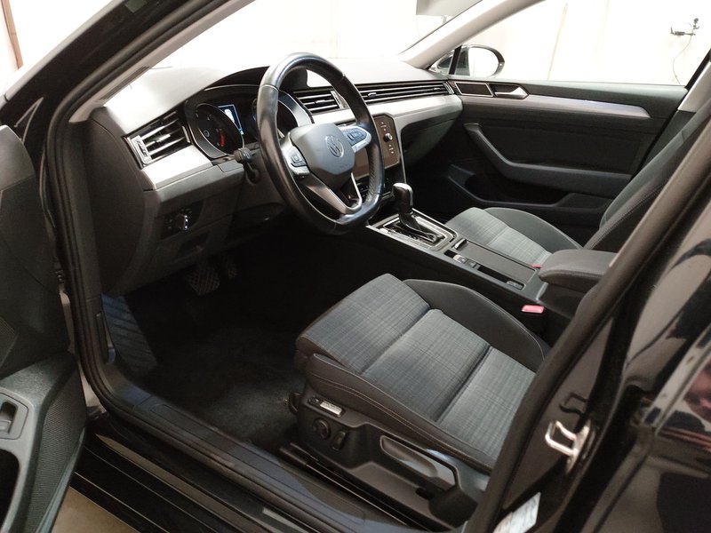 Volkswagen Passat Variant 2.0 TDI automatik Business • ACC • LED — 6