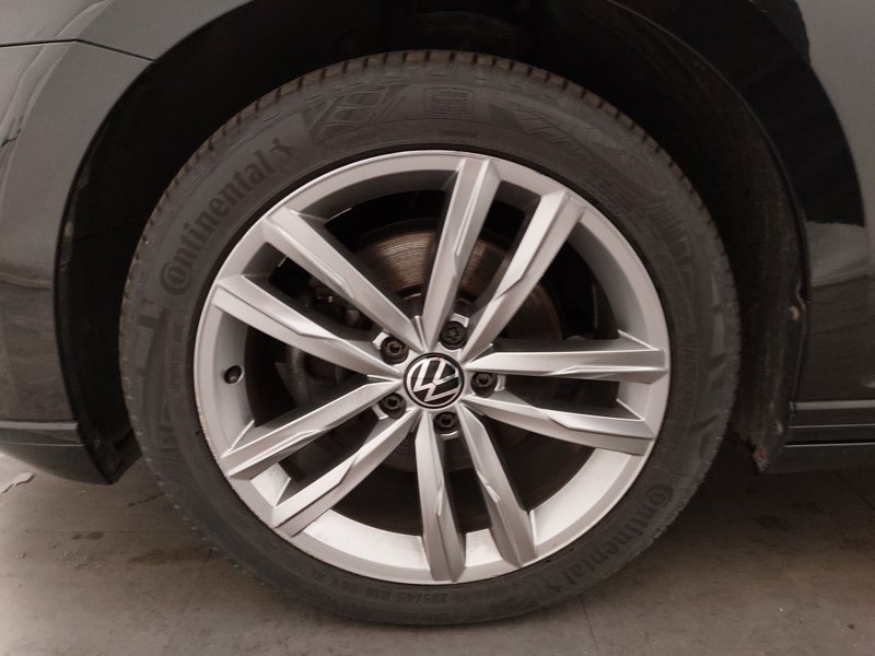 Volkswagen Passat Variant 2.0 TDI automatik Business • ACC • LED — 8