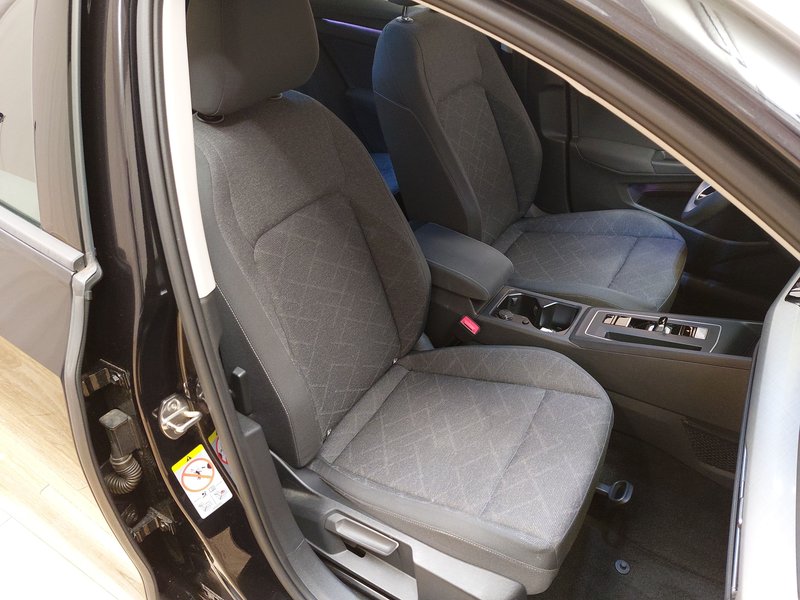 Volkswagen Golf 8 2.0 TDI automatik Life • ACC • LED — 10