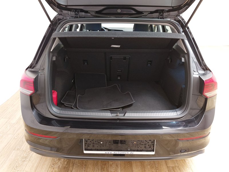 Volkswagen Golf 8 2.0 TDI automatik Life • ACC • LED — 16