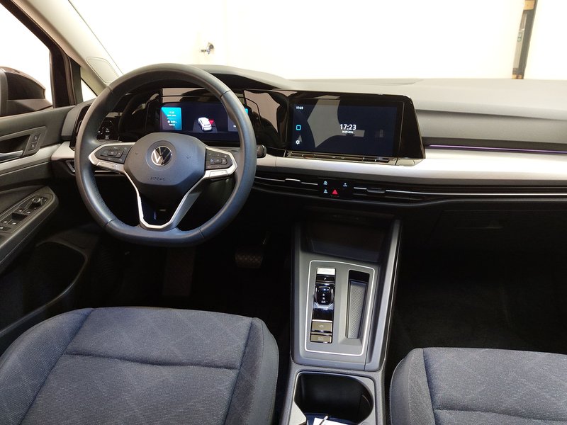 Volkswagen Golf 8 2.0 TDI automatik Life • ACC • LED — 17