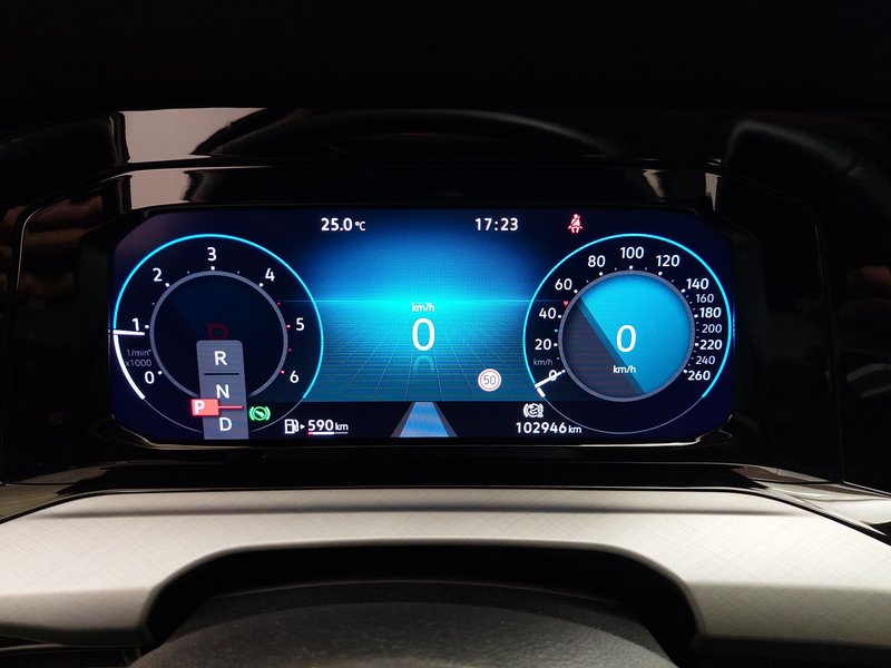 Volkswagen Golf 8 2.0 TDI automatik Life • ACC • LED — 21