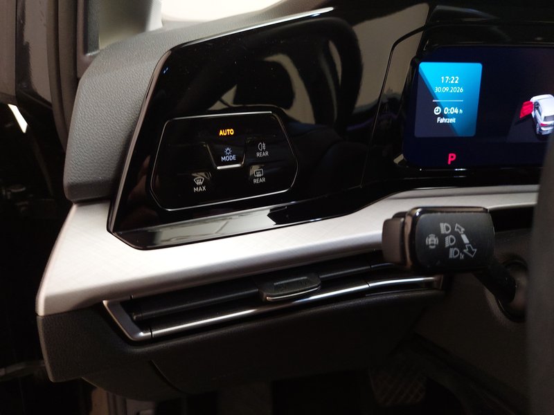 Volkswagen Golf 8 2.0 TDI automatik Life • ACC • LED — 7