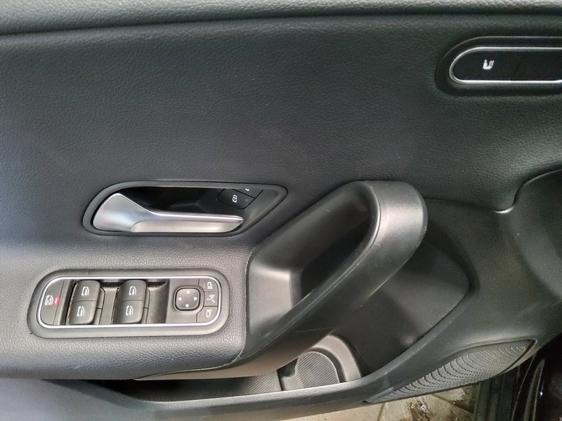 Mercedes-Benz A 180 d automatik • Full LED • digitalni instrumenti — 10