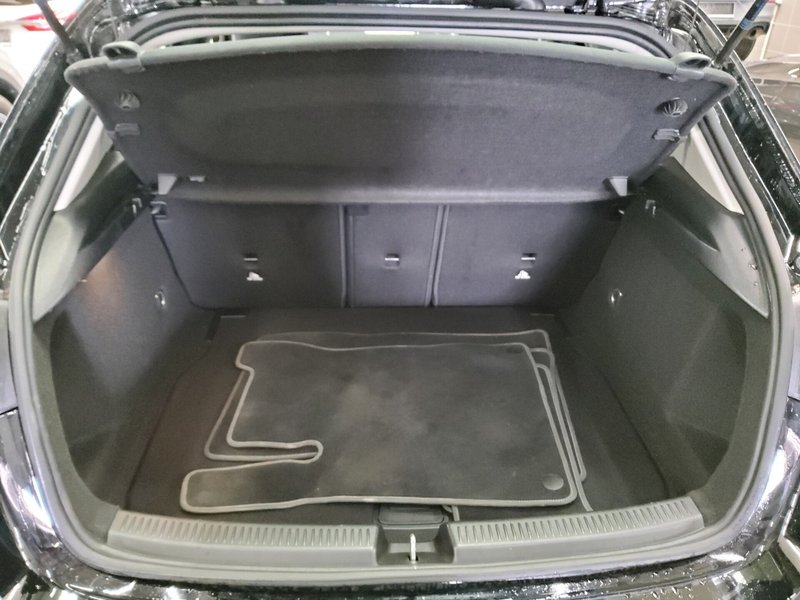 Mercedes-Benz A 180 d automatik • Full LED • digitalni instrumenti — 12