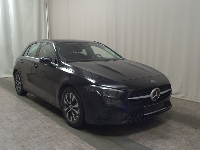 Mercedes-Benz A 180 d automatik • Full LED • digitalni instrumenti — 3