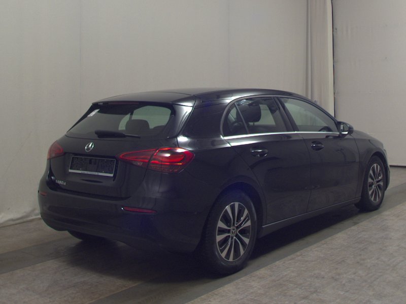 Mercedes-Benz A 180 d automatik • Full LED • digitalni instrumenti — 4