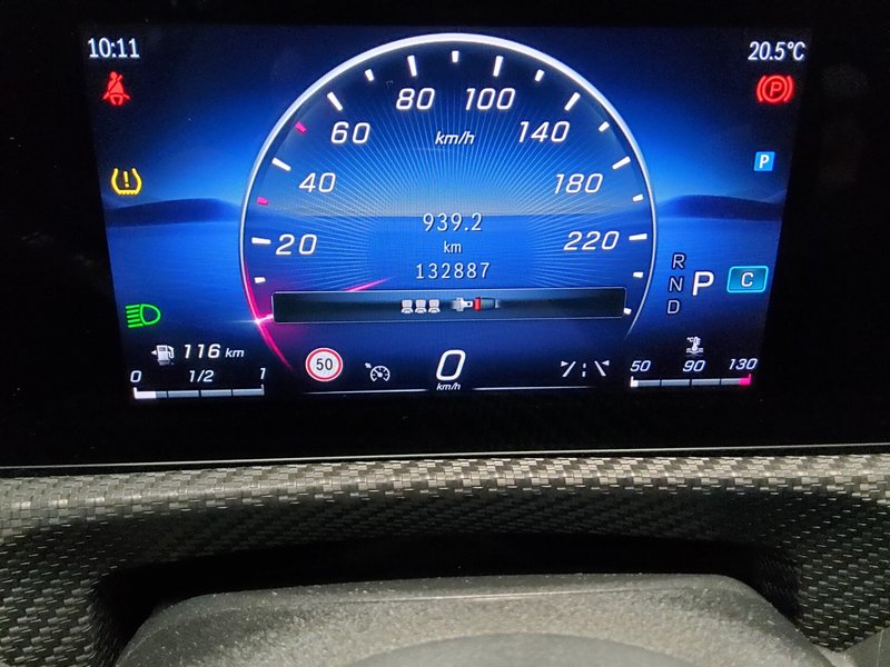 Mercedes-Benz A 180 d automatik • Full LED • digitalni instrumenti — 8