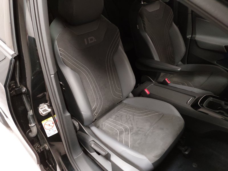 Volkswagen ID.4 Pro Performance • ACC • bežično punjenje — 10