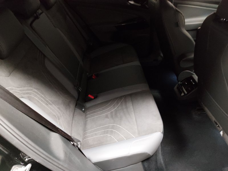 Volkswagen ID.4 Pro Performance • ACC • bežično punjenje — 12