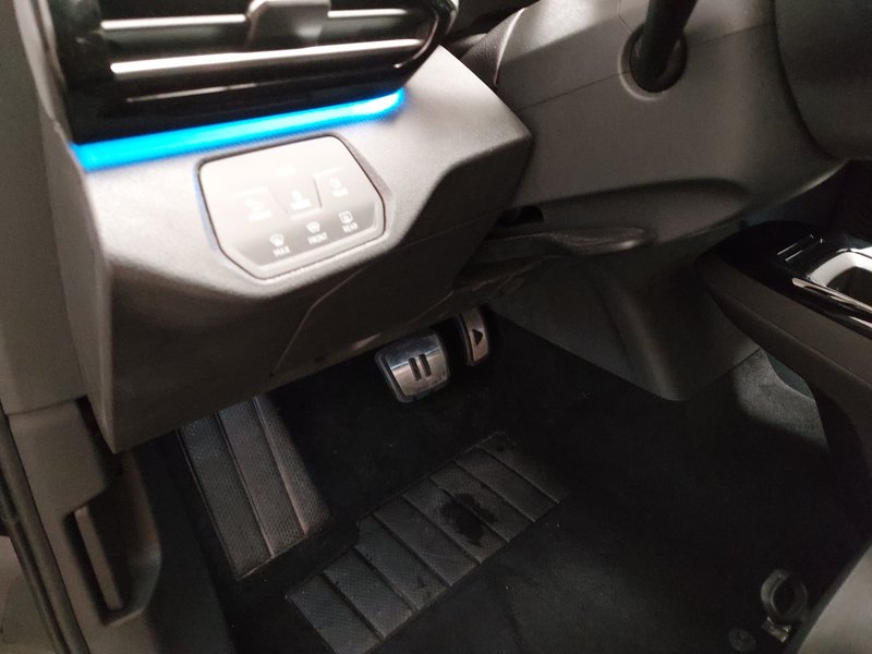 Volkswagen ID.4 Pro Performance • ACC • bežično punjenje — 7