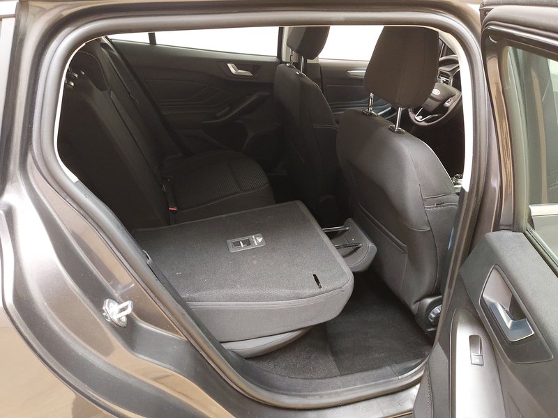 Ford Focus Turnier 1.5 EcoBlue Titanium automatik • Full LED — 11