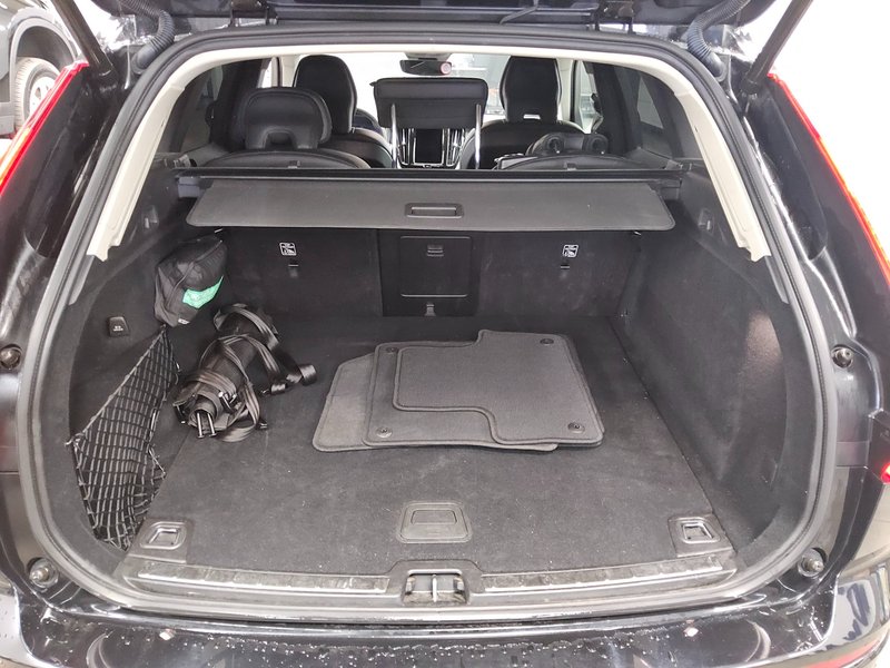 Volvo XC60 B4 automatik Core • ACC • 360° kamera — 12