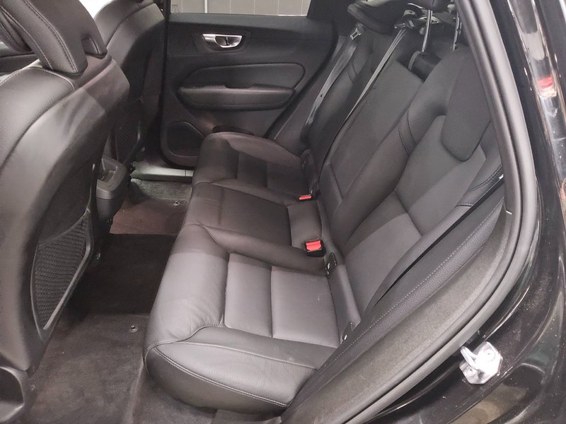 Volvo XC60 B4 automatik Core • ACC • 360° kamera — 13