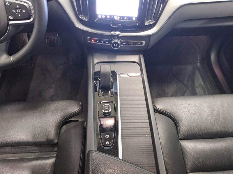 Volvo XC60 B4 automatik Core • ACC • 360° kamera — 6