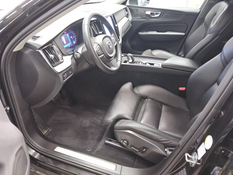 Volvo XC60 B4 automatik Core • ACC • 360° kamera — 8