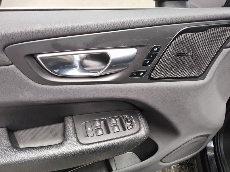 Volvo XC60 B4 automatik Core • ACC • 360° kamera — 9