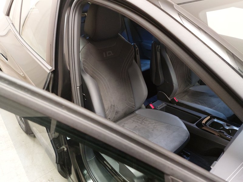 Volkswagen ID.4 Pro Performance • ACC • električna peta vrata — 10