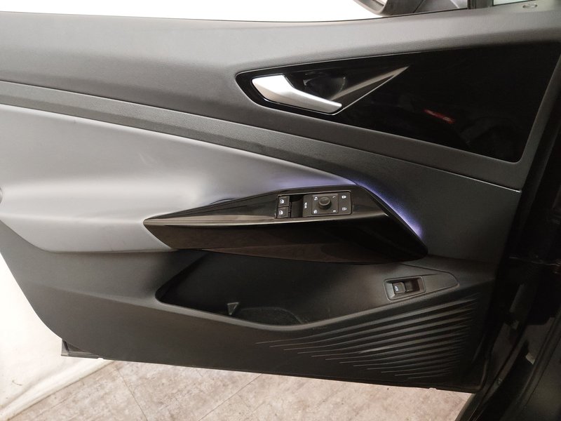 Volkswagen ID.4 Pro Performance • ACC • električna peta vrata — 5