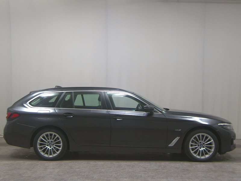 BMW 530e Touring automatik • ACC • koža