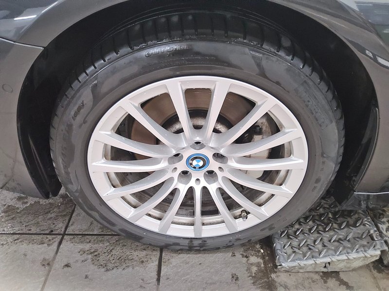 BMW 530e Touring automatik • ACC • koža — 11