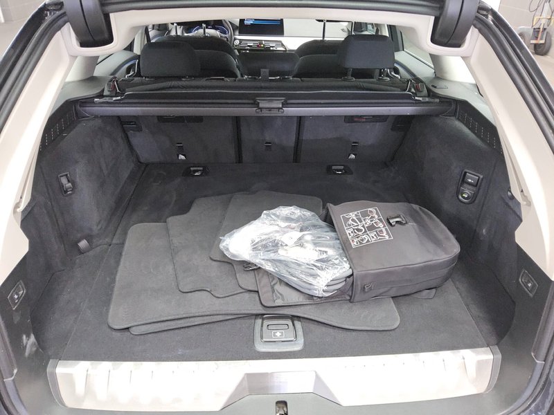 BMW 530e Touring automatik • ACC • koža — 12