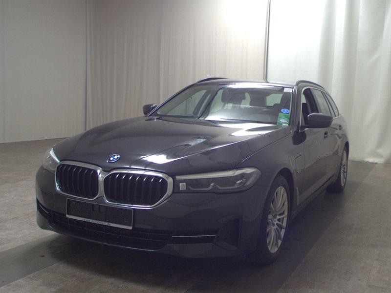 BMW 530e Touring automatik • ACC • koža — 2