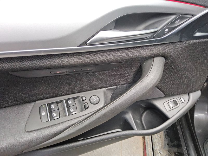 BMW 530e Touring automatik • ACC • koža — 9