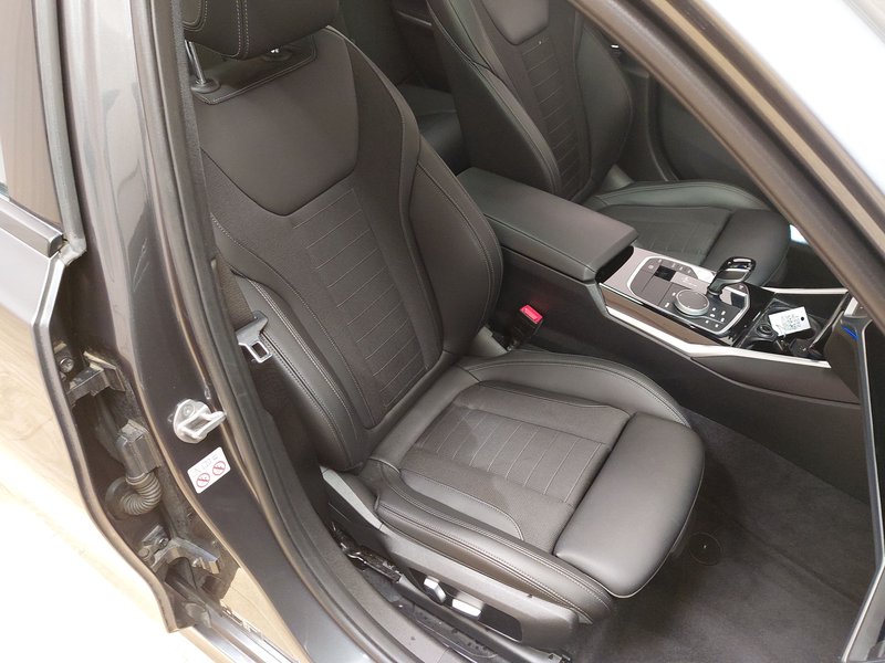 BMW 330e Touring Sport Line automatik • ACC • Full LED — 10