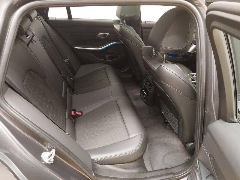 BMW 330e Touring Sport Line automatik • ACC • Full LED — 12