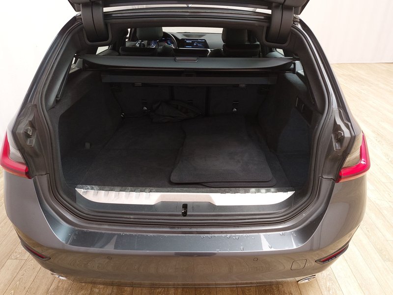 BMW 330e Touring Sport Line automatik • ACC • Full LED — 18