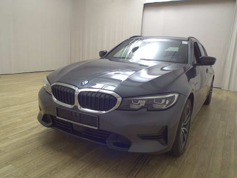 BMW 330e Touring Sport Line automatik • ACC • Full LED — 2