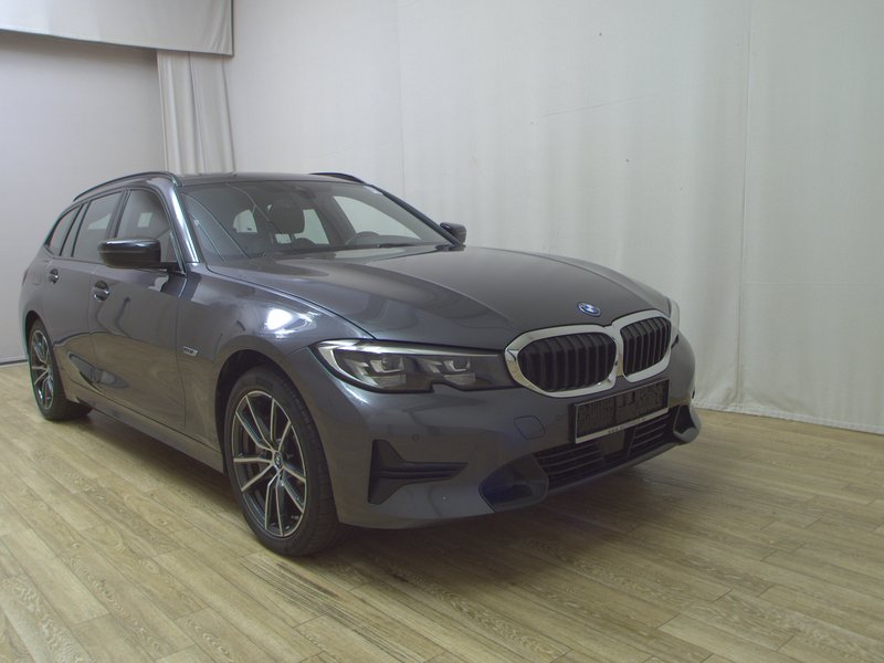 BMW 330e Touring Sport Line automatik • ACC • Full LED — 3