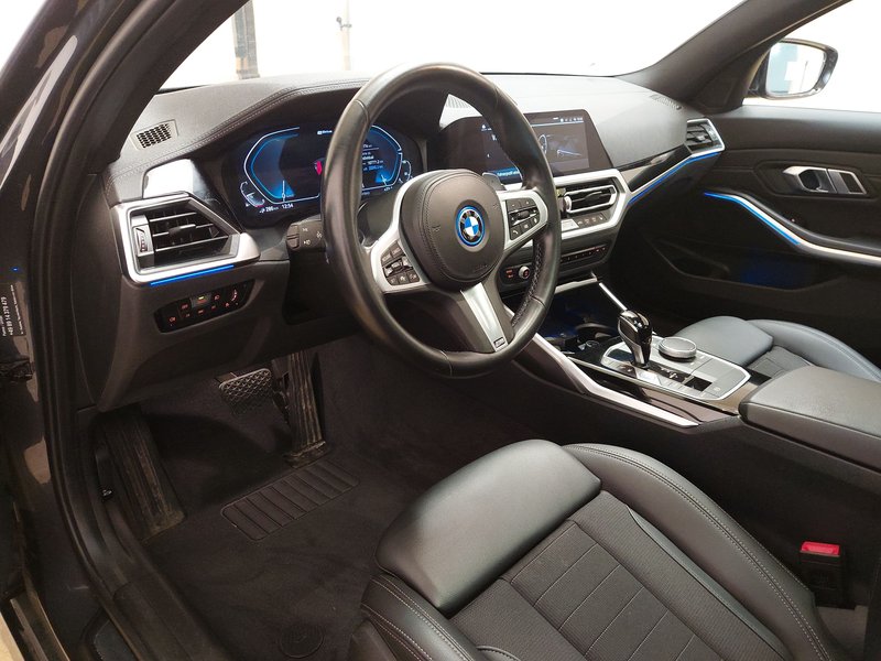 BMW 330e Touring Sport Line automatik • ACC • Full LED — 6