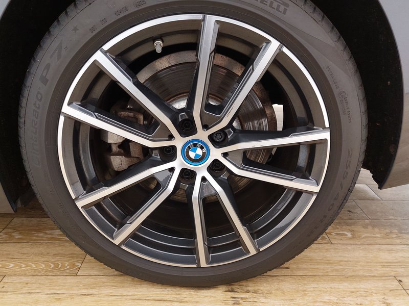 BMW 330e Touring Sport Line automatik • ACC • Full LED — 8