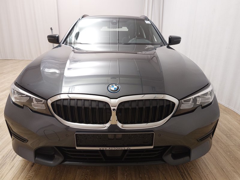 BMW 330e Touring Sport Line automatik • ACC • Full LED — 9