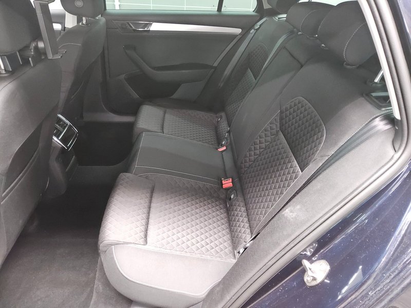 Škoda Superb Kombi 2.0 TDI automatik Ambition • ACC • Full LED — 13