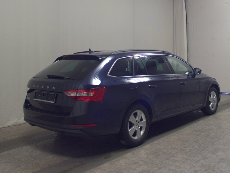 Škoda Superb Kombi 2.0 TDI automatik Ambition • ACC • Full LED — 4