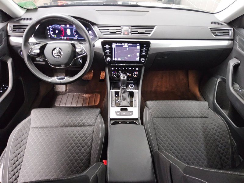 Škoda Superb Kombi 2.0 TDI automatik Ambition • ACC • Full LED — 5