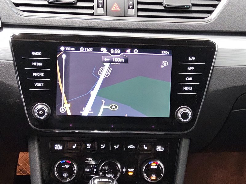 Škoda Superb Kombi 2.0 TDI automatik Ambition • ACC • Full LED — 7