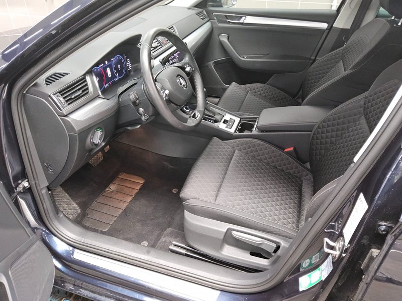Škoda Superb Kombi 2.0 TDI automatik Ambition • ACC • Full LED — 8