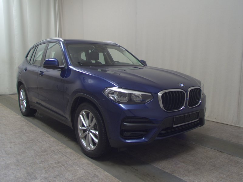 BMW X3 xDrive20i automatik Advantage • Full LED — 3