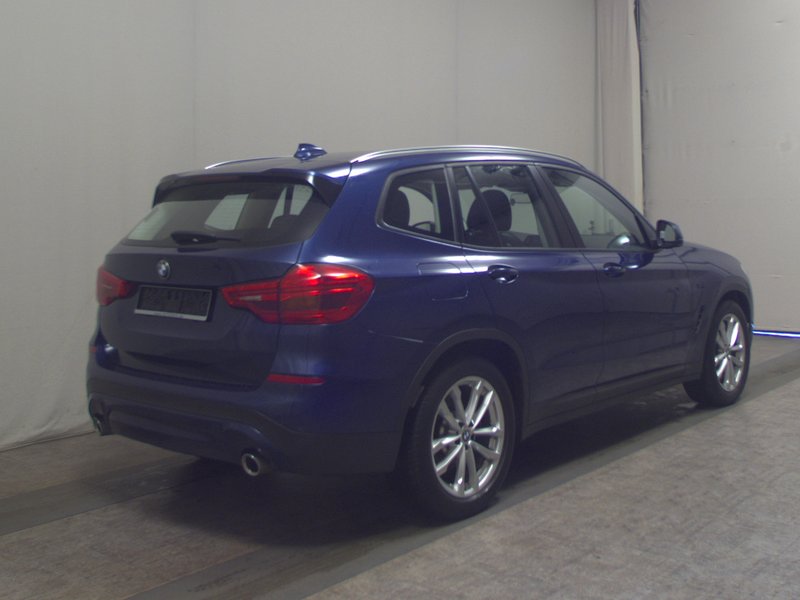 BMW X3 xDrive20i automatik Advantage • Full LED — 4