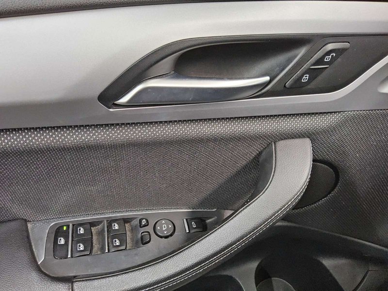 BMW X3 xDrive20i automatik Advantage • Full LED — 9