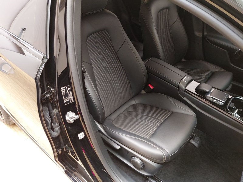 Mercedes-Benz A 250 e Progressive automatik • Full LED • digitalni instrumenti — 10