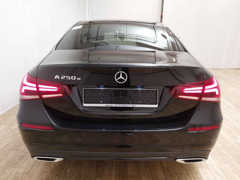 Mercedes-Benz A 250 e Progressive automatik • Full LED • digitalni instrumenti — 14